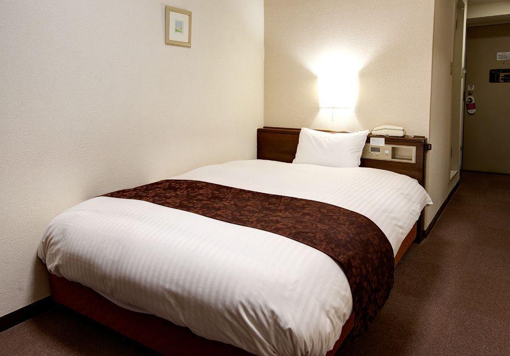 โรงแรม อโกรา เพลซ นัมบะ 4*